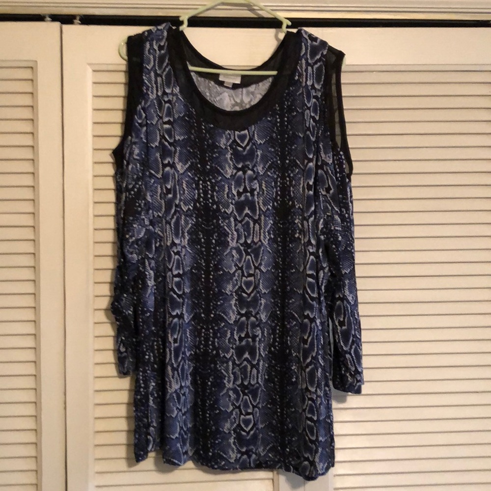 Avenue cold shoulder top